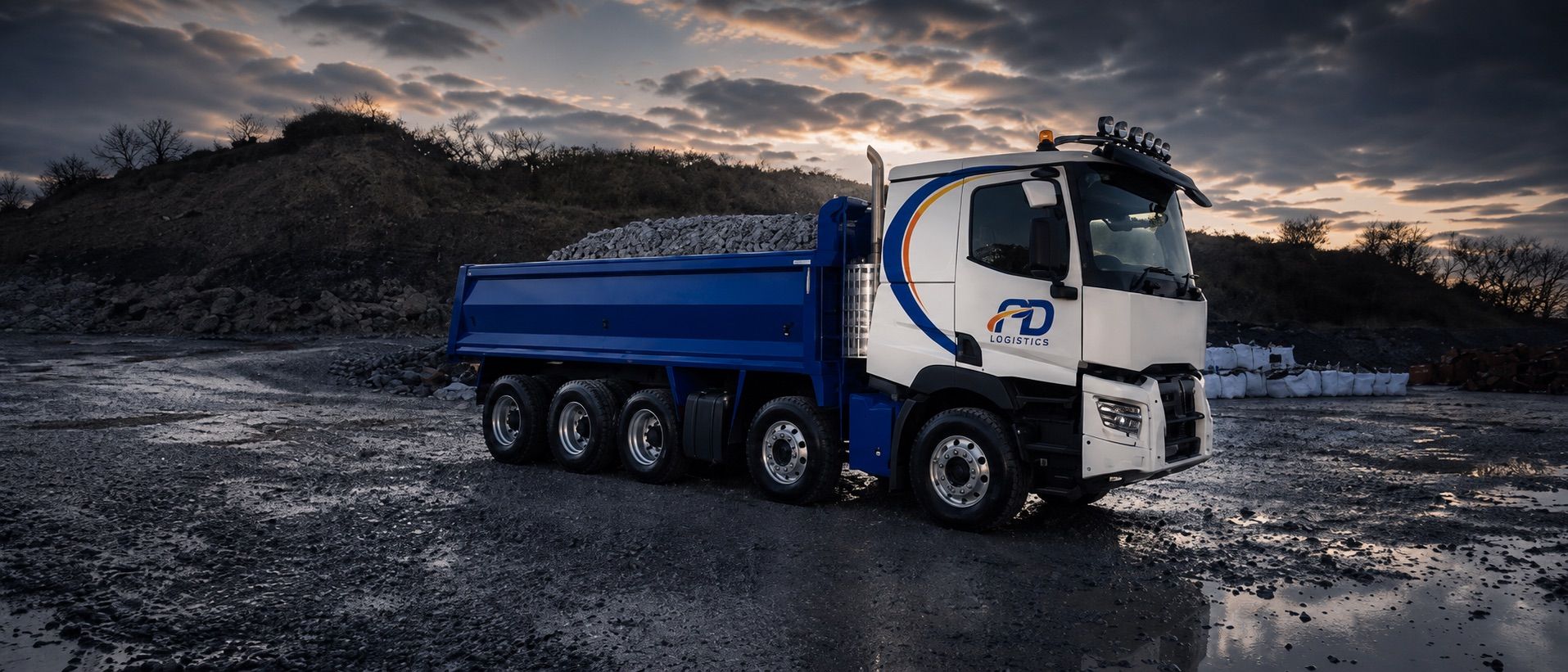 Muck away tipper truck